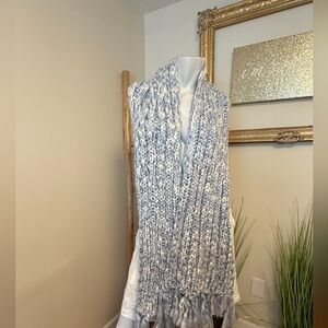 GAP Blue And White Chunky Knit Scarf With Fringe Tassels NWT